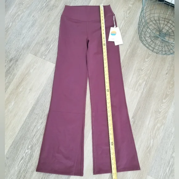 Vuori Chilled Out Bootcut Women's Performance Pants Leggings NWT Flare Yoga Gym - Picture 12 of 16